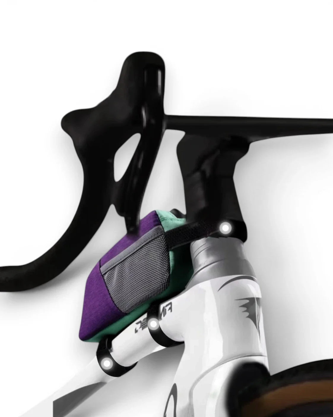 Comment accrocher une sacoche sur un vélo ? - KAIRN GEAR